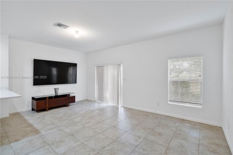Townhouse in Lauderhill, Florida 3 bedrooms, 138.98 sq.m. № 1814236 - photo 9