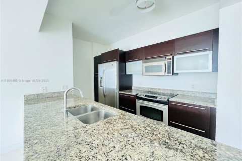 Condo in Miami, Florida, 2 bedrooms  № 1970108 - photo 8