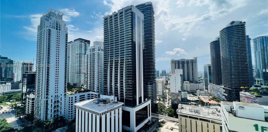 Condo in Miami, Florida, 2 bedrooms  № 1970108