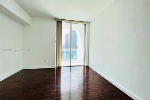Condo in Miami, Florida, 2 bedrooms  № 1970108 - photo 10