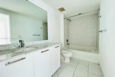 Condo in Miami, Florida, 2 bedrooms  № 1970108 - photo 15