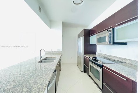 Condo in Miami, Florida, 2 bedrooms  № 1970108 - photo 4