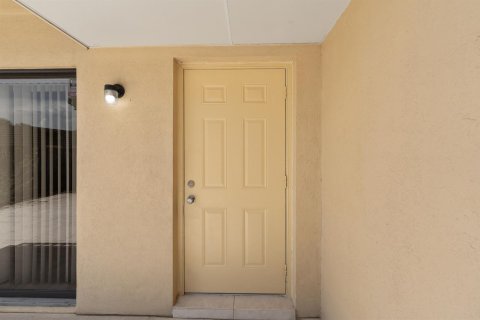 Touwnhouse à vendre à West Palm Beach, Floride: 2 chambres, 114.83 m2 № 2168076 - photo 4