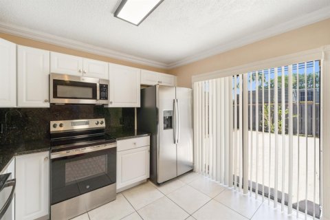 Touwnhouse à vendre à West Palm Beach, Floride: 2 chambres, 114.83 m2 № 2168076 - photo 8