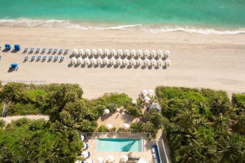 Condominio en venta en Sunny Isles Beach, Florida, 2 dormitorios, 84.36 m2 № 1812358 - foto 4