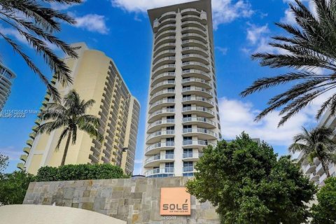 Condominio en venta en Sunny Isles Beach, Florida, 2 dormitorios, 84.36 m2 № 1812358 - foto 10