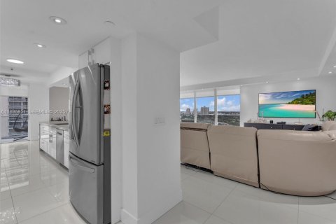 Condominio en venta en Aventura, Florida, 2 dormitorios, 175.31 m2 № 1993735 - foto 5