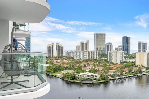 Condominio en venta en Aventura, Florida, 2 dormitorios, 175.31 m2 № 1993735 - foto 9