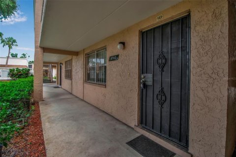 Condo in Tampa, Florida, 1 bedroom  № 1878199 - photo 1