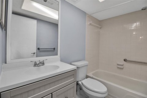 Condo in Tampa, Florida, 1 bedroom  № 1878199 - photo 25