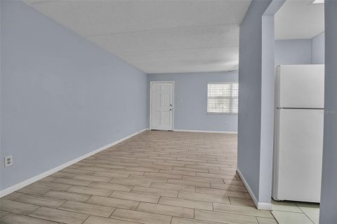 Condo in Tampa, Florida, 1 bedroom  № 1878199 - photo 12