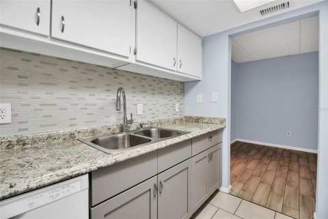 Condo in Tampa, Florida, 1 bedroom  № 1878199 - photo 16