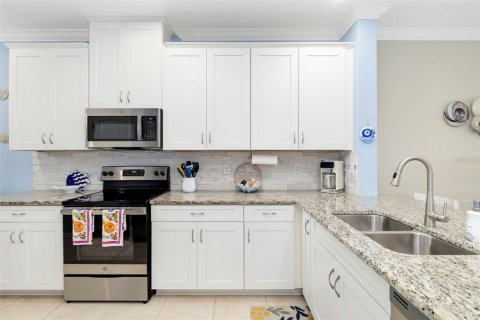 Condo in Bradenton, Florida, 2 bedrooms № 2157548 - photo 11