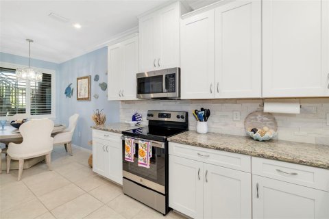 Condo in Bradenton, Florida, 2 bedrooms № 2157548 - photo 13