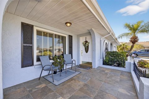 Villa ou maison à vendre à Sun City Center, Floride: 2 chambres, 163.14 m2 № 2419117 - photo 3