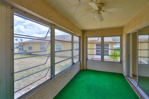 Condo in Sun City Center, Florida, 2 bedrooms  № 1759567 - photo 17
