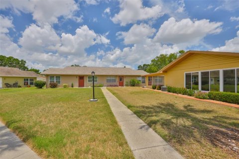 Condo in Sun City Center, Florida, 2 bedrooms  № 1759567 - photo 9