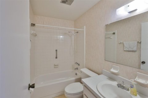 Condo in Sun City Center, Florida, 2 bedrooms  № 1759567 - photo 28