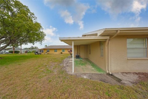 Condo in Sun City Center, Florida, 2 bedrooms  № 1759567 - photo 7