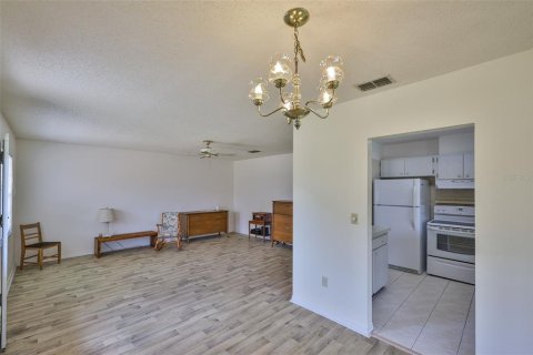 Condo in Sun City Center, Florida, 2 bedrooms  № 1759567 - photo 11