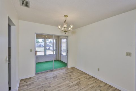 Condo in Sun City Center, Florida, 2 bedrooms  № 1759567 - photo 12