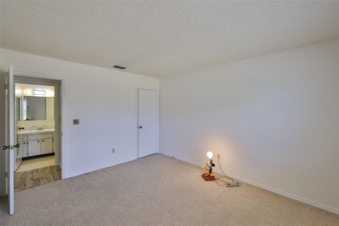 Condo in Sun City Center, Florida, 2 bedrooms  № 1759567 - photo 18