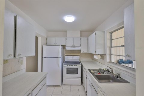 Condo in Sun City Center, Florida, 2 bedrooms  № 1759567 - photo 4