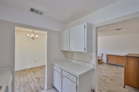Condo in Sun City Center, Florida, 2 bedrooms  № 1759567 - photo 16