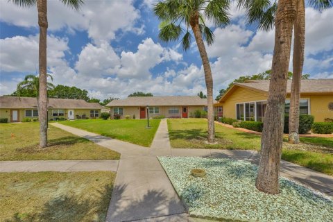 Condo in Sun City Center, Florida, 2 bedrooms  № 1759567 - photo 30