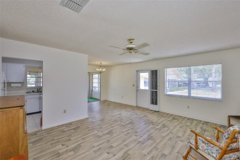 Condo in Sun City Center, Florida, 2 bedrooms  № 1759567 - photo 3