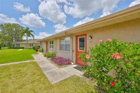 Condo in Sun City Center, Florida, 2 bedrooms  № 1759567 - photo 1