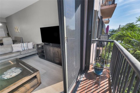 Снять в аренду кондоминиум в Серфсайд, Флорида 2 спальни, 109.62м2, № 2018123 - фото 10