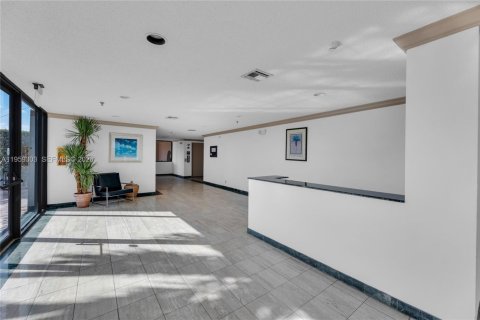 Снять в аренду кондоминиум в Серфсайд, Флорида 2 спальни, 109.62м2, № 2018123 - фото 17