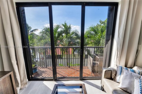 Снять в аренду кондоминиум в Серфсайд, Флорида 2 спальни, 109.62м2, № 2018123 - фото 15