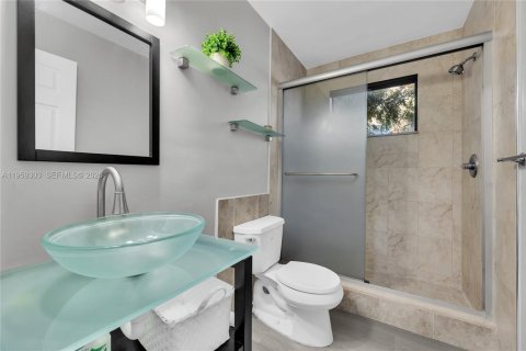 Снять в аренду кондоминиум в Серфсайд, Флорида 2 спальни, 109.62м2, № 2018123 - фото 11