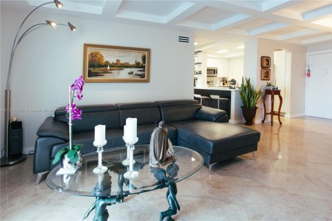 Condo in Sunny Isles Beach, Florida, 2 bedrooms  № 1694461 - photo 8