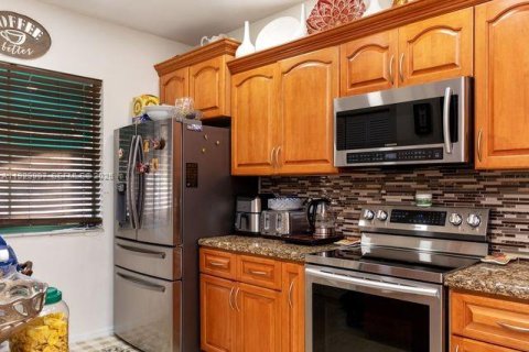 Купить виллу или дом в Санрайз, Флорида 3 спальни, 171.68м2, № 2001909 - фото 6