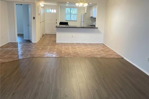 Снять в аренду кондоминиум в Бока-Ратон, Флорида 2 спальни, 107.3м2, № 2058137 - фото 2