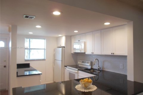 Снять в аренду кондоминиум в Бока-Ратон, Флорида 2 спальни, 107.3м2, № 2058137 - фото 4