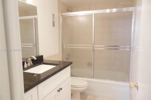 Снять в аренду кондоминиум в Бока-Ратон, Флорида 2 спальни, 107.3м2, № 2058137 - фото 15