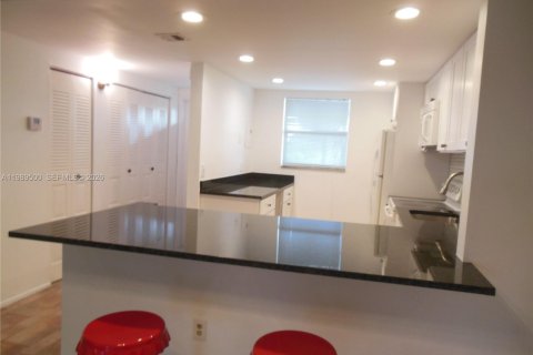 Снять в аренду кондоминиум в Бока-Ратон, Флорида 2 спальни, 107.3м2, № 2058137 - фото 3