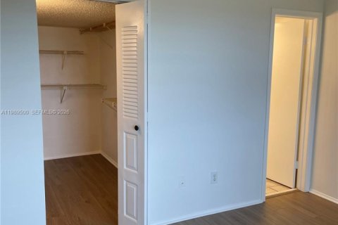 Снять в аренду кондоминиум в Бока-Ратон, Флорида 2 спальни, 107.3м2, № 2058137 - фото 10