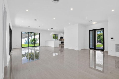 Villa ou maison à vendre à Palm Springs, Floride: 4 chambres, 225.66 m2 № 2245422 - photo 12