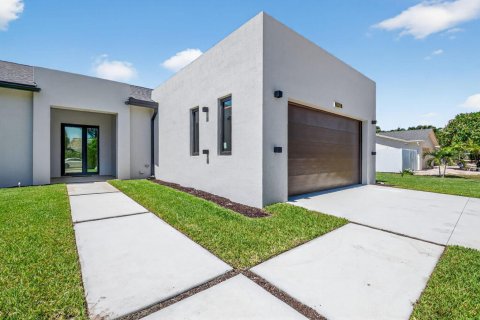 Villa ou maison à vendre à Palm Springs, Floride: 4 chambres, 225.66 m2 № 2245422 - photo 7
