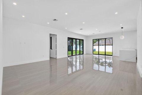Villa ou maison à vendre à Palm Springs, Floride: 4 chambres, 225.66 m2 № 2245422 - photo 11