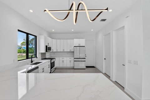 Villa ou maison à vendre à Palm Springs, Floride: 4 chambres, 225.66 m2 № 2245422 - photo 20