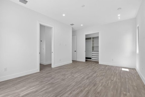 Villa ou maison à vendre à Palm Springs, Floride: 4 chambres, 225.66 m2 № 2245422 - photo 26