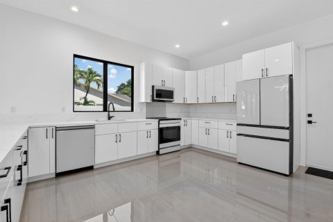 Villa ou maison à vendre à Palm Springs, Floride: 4 chambres, 225.66 m2 № 2245422 - photo 18