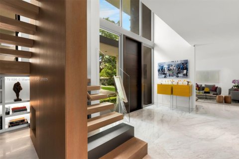 House in Key Biscayne, Florida 6 bedrooms, 358.05 sq.m. № 1863657 - photo 17