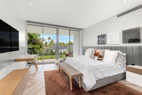 House in Key Biscayne, Florida 6 bedrooms, 358.05 sq.m. № 1863657 - photo 19